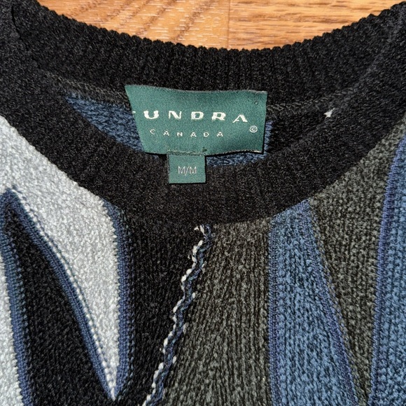 Tundra Canada Size Medium Unisex Abstract Knit Cosby Sweater Vintage 90s Y2K 3D - Picture 4 of 9